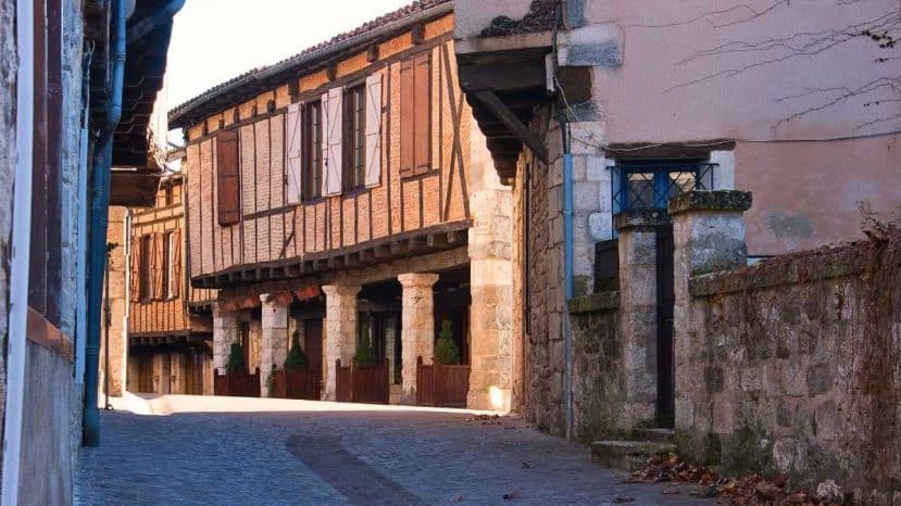 Perché sur son éperon rocheux, ce Plus Beau Village de France se cache dans le Tarn