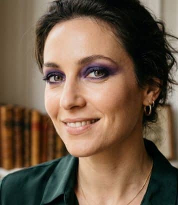 Ce maquillage violet détrône le smokey eyes et flatte toutes les couleurs de yeux