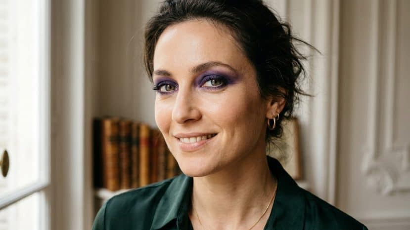 Ce maquillage violet détrône le smokey eyes et flatte toutes les couleurs de yeux