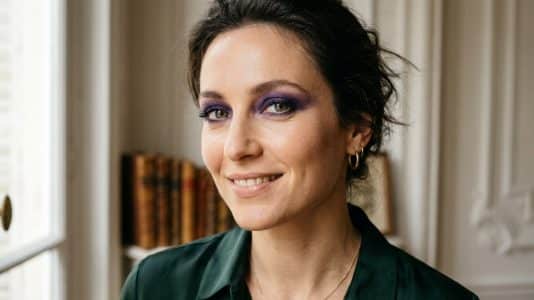 The purple eye look dethroning smoky eyes that flatters every eye colour