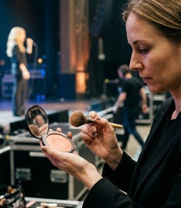 Charly Salvator repère le blush Nars à 43€ porté par Céline Dion sur scène