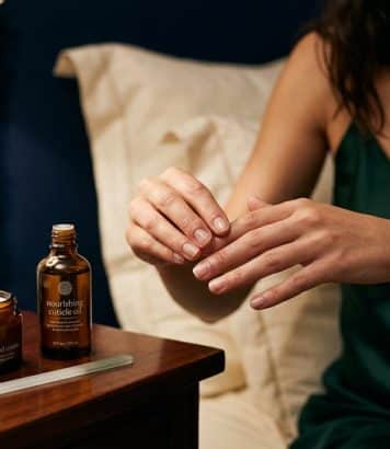 Ongles striés et dédoublés : cette routine du soir en trois gestes qui répare tout