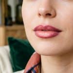 Hailey Bieber et Lily-Rose Depp adoptent les halo lips pour des lèvres plus pulpeuses