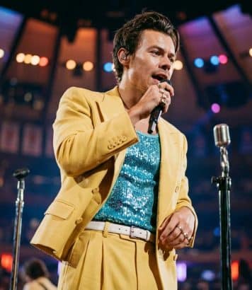 ParisSelectBook - Harry Styles en Calvin Klein custom au Madison Square Garden