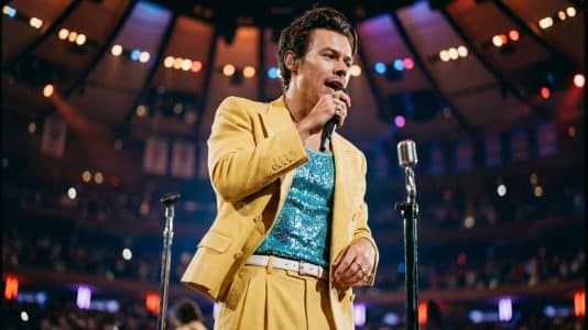 ParisSelectBook - Harry Styles en Calvin Klein custom au Madison Square Garden