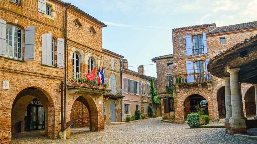 Perched above the Garonne, this village in Tarn-et-Garonne hides a market hall found nowhere else in France