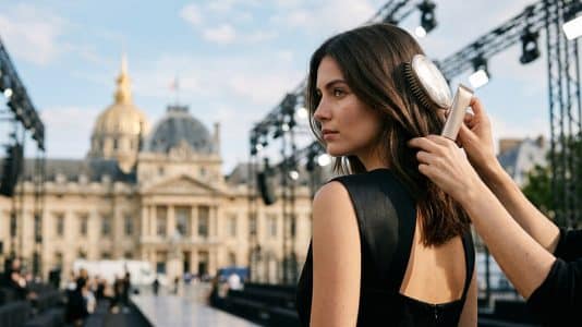 Le défilé L'Oréal Paris s'installe Place Joffre avec Kendall Jenner et Jane Fonda