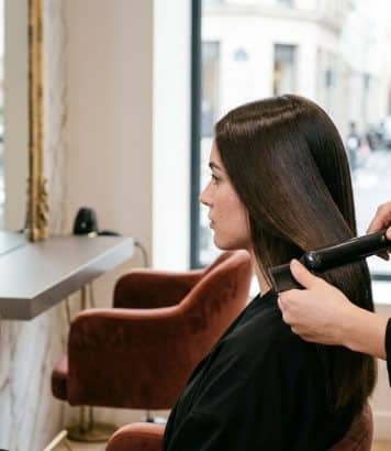 Ce geste des coiffeurs Jean Louis David pour un sleek hair parfait en 2026