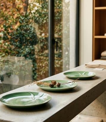 ParisSelectBook - Lemaire commande trois plateaux en porcelaine à des artistes chinoises pour l'automne