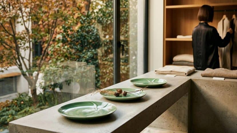 ParisSelectBook - Lemaire commande trois plateaux en porcelaine à des artistes chinoises pour l'automne