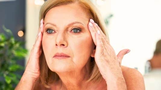 Les dermatologues plébiscitent ce sérum anti-rides d'Avène à 31,99€ en pharmacie