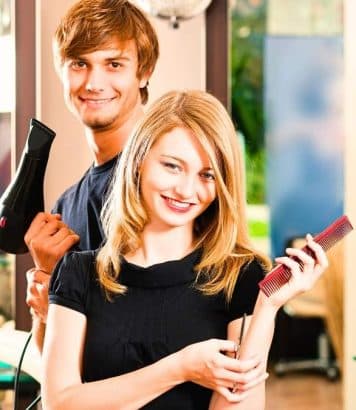 Les coiffeurs recommandent cette huile végétale pour adoucir les cheveux gris