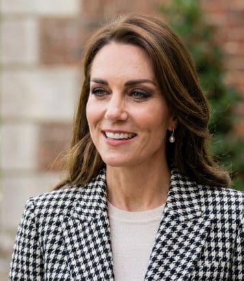 Kate Middleton mise sur ce smoky-eye marron pour sublimer sa veste pied-de-poule