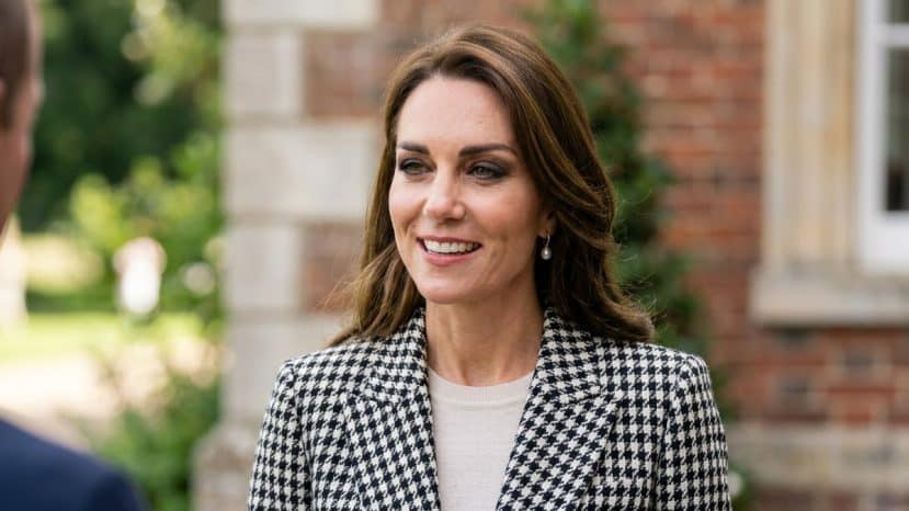 Kate Middleton mise sur ce smoky-eye marron pour sublimer sa veste pied-de-poule