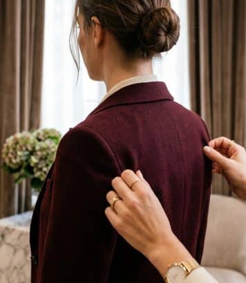 « La toile doit serrer un peu » : l'erreur en cabine que les stylistes voient tout l'automne