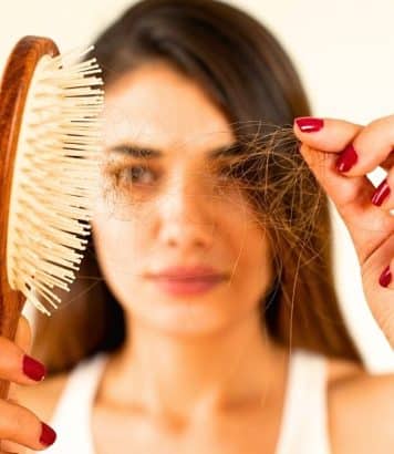 Après 50 ans, les expertes Luxéol alertent sur cette chute de cheveux d'automne