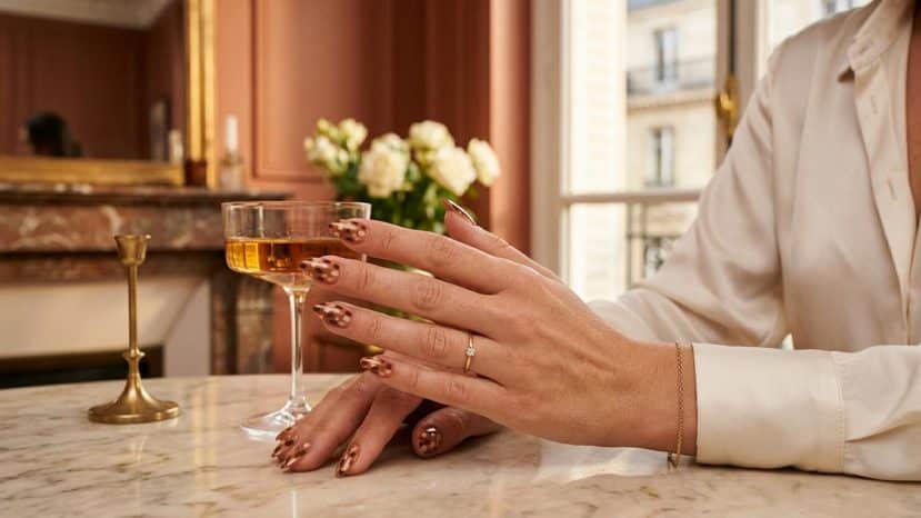 ParisSelectBook - Les ongles bambi s'imposent comme la manucure animalière la plus chic de 2026