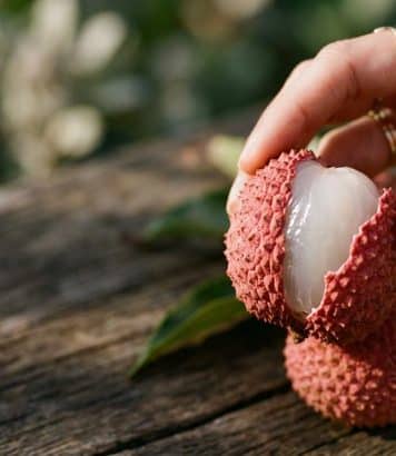 ParisSelectBook - Mugler joue le lychee épineux dehors, juteux dedans