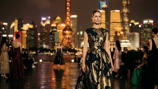 ParisSelectBook - Dior choisira Shanghai en mai 2027 pour son défilé Croisière 2028, 80 ans après la silhouette culte