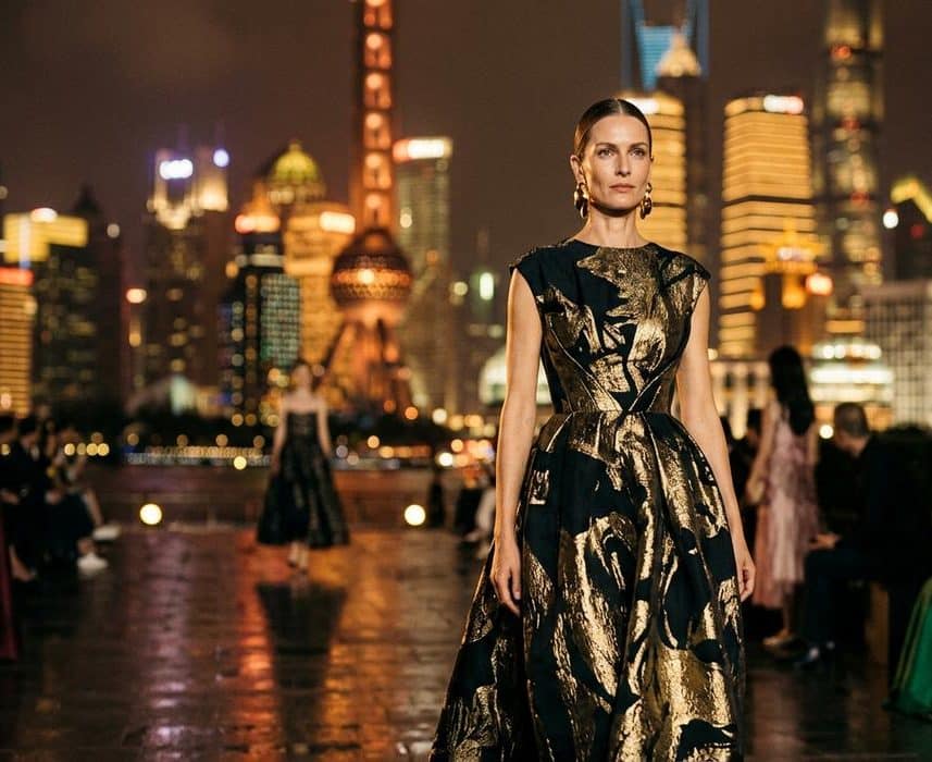 ParisSelectBook - Dior choisira Shanghai en mai 2027 pour son défilé Croisière 2028, 80 ans après la silhouette culte