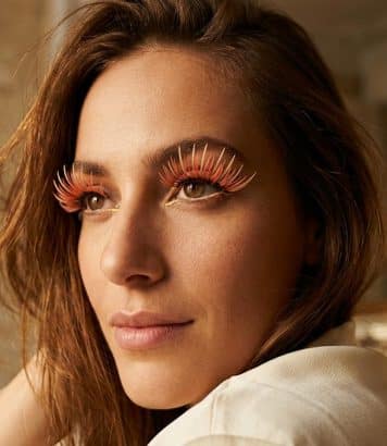 ParisSelectBook - Chanel nomme Lucia Pieroni directrice artistique Maquillage après ses cils XXL au défilé Croisière