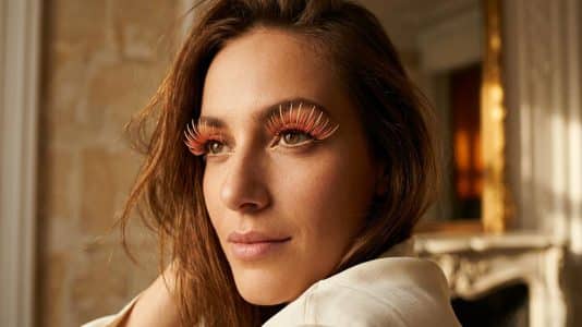 ParisSelectBook - Chanel nomme Lucia Pieroni directrice artistique Maquillage après ses cils XXL au défilé Croisière