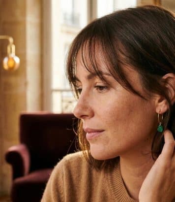 ParisSelectBook - La frange effilée s'impose comme la coiffure phare de l'automne 2026, plus légère que la frange rideau