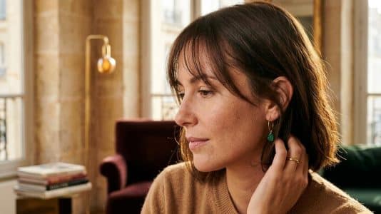 ParisSelectBook - La frange effilée s'impose comme la coiffure phare de l'automne 2026, plus légère que la frange rideau