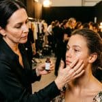 ParisSelectBook - La maquilleuse des défilés Erdem révèle pourquoi elle n'ajoute jamais de fond de teint pour les retouches