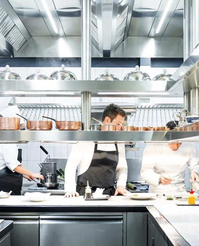À Milan, aimoenadia fait de chaque repas Relais & Châteaux un acte artistique