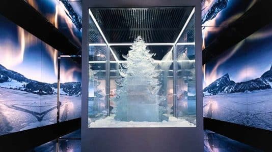 À Shanghai, Jaeger-LeCoultre expose l'émail au feu et la gravure