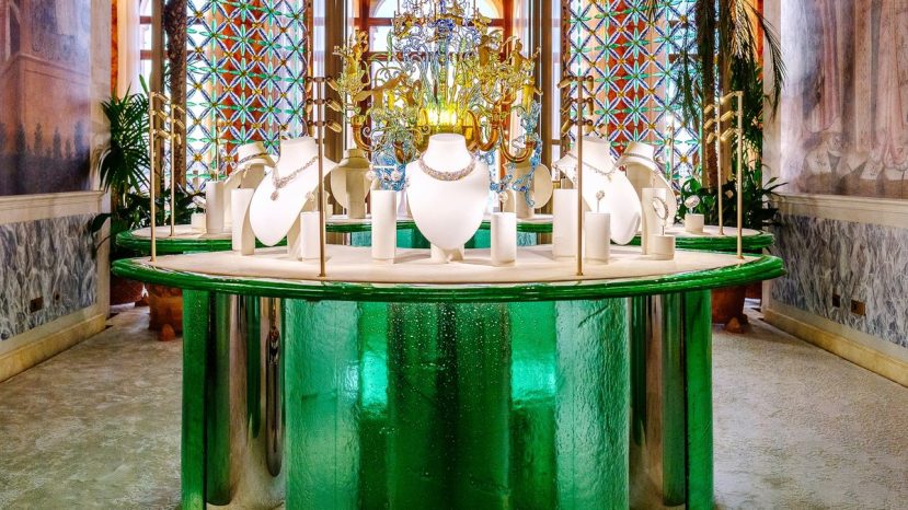 ParisSelectBook - À Venise, Tiffany & Co. cache un jardin secret dans ses bijoux