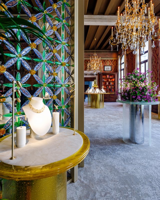 À Venise, Tiffany & Co. cache un jardin secret dans ses bijoux