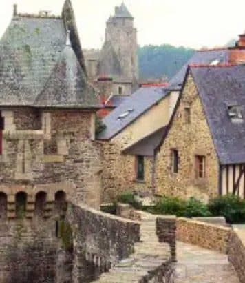 À deux pas du Mont-Saint-Michel, ce village normand méconnu offre les plus beaux panoramas sur la baie