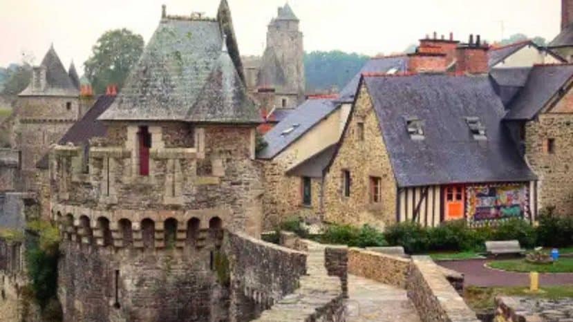 À deux pas du Mont-Saint-Michel, ce village normand méconnu offre les plus beaux panoramas sur la baie