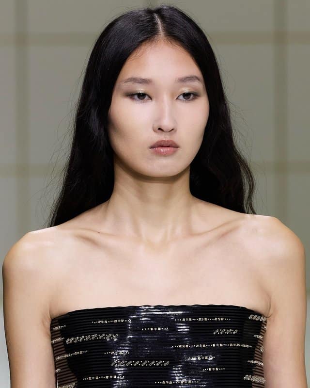 Armani fait glisser le tailleur vers la fluidité avec Evoluzione