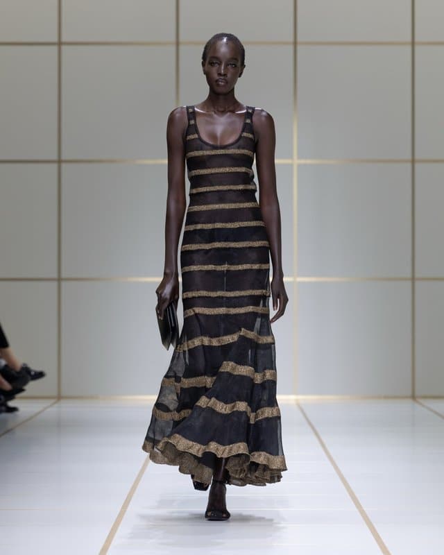 Armani fait glisser le tailleur vers la fluidité avec Evoluzione