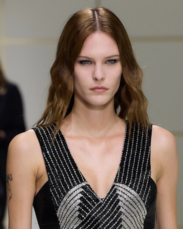 Armani fait glisser le tailleur vers la fluidité avec Evoluzione