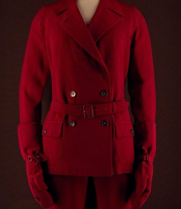 ParisSelectBook - Au V&A, le trench Burberry devient icône de mode