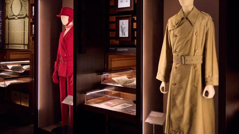 ParisSelectBook - Burberry consacre une expo gratuite à 170 ans de trench-coat