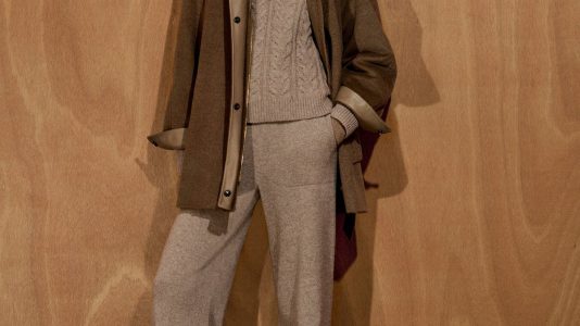 ParisSelectBook - Cachemire torsadé et fluide, Max Mara joue le beige total