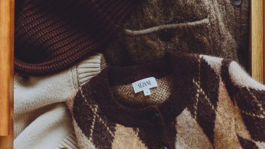 ParisSelectBook - Cardigan Florence, sac Solal et manteau Percy, la saison Sézane a un fil