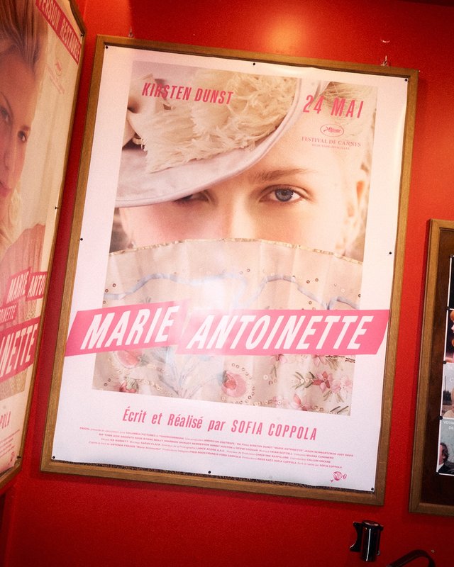 Cartier célèbre les vingt ans de Marie Antoinette en hommage aux artisans du cinéma