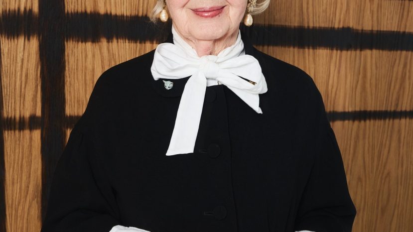 ParisSelectBook - Celia Birtwell déconstruit le tartan iconique de Burberry
