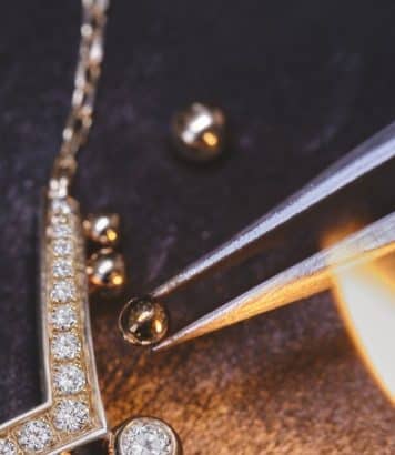 ParisSelectBook - Chaumet fond l'or en perles pour réinventer le diadème en collier