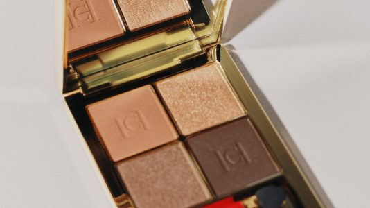 ParisSelectBook - Chez Carolina Herrera, les yeux dorés font le show printemps 2027