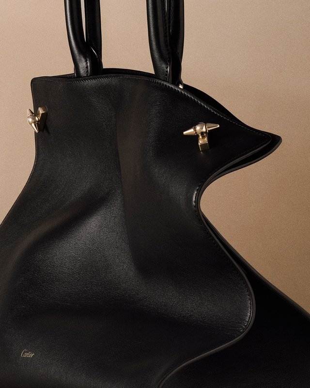 Clash de Cartier s'invite sur les sacs avec un clou vissé pour signature