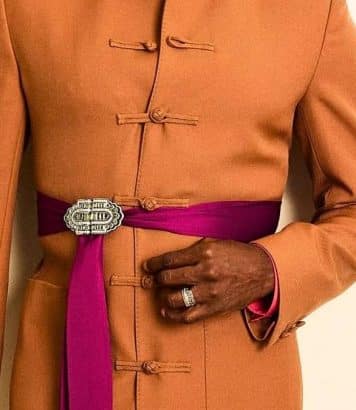 Colman Domingo porte une broche Boucheron de 1944 à la taille
