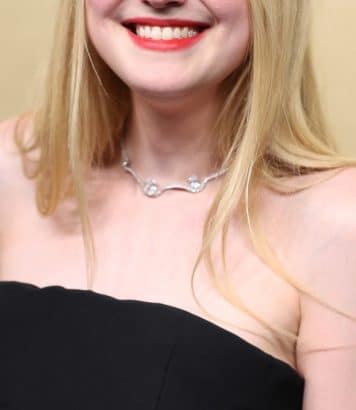 ParisSelectBook - Dakota Fanning en Swarovski Created Diamonds aux Emmy Awards
