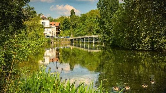 Dans ce village à 1h de Paris, les villas Belle Époque les plus folles de la région